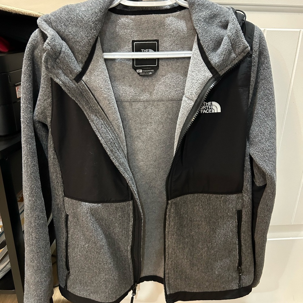 Women’s north face jacket size small